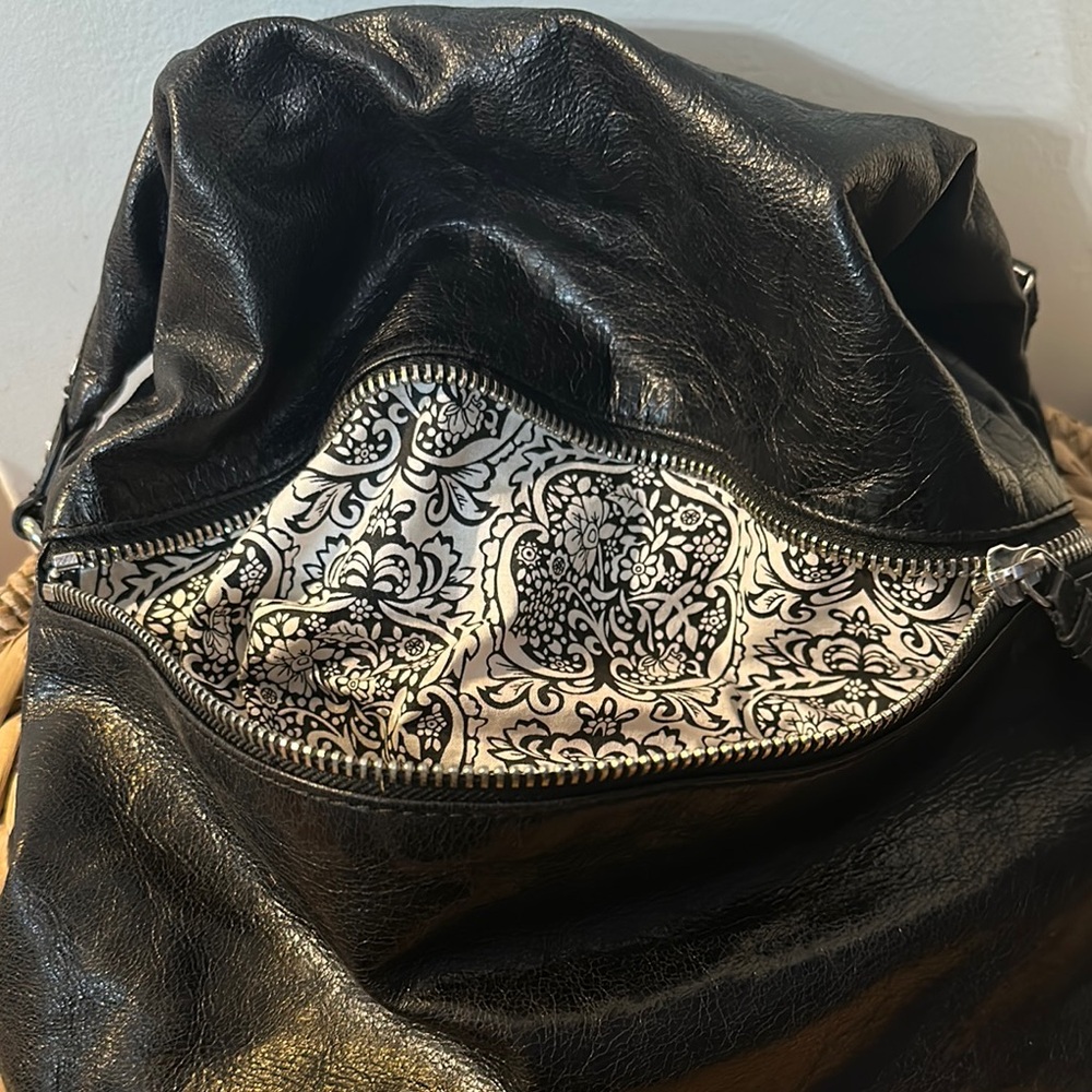 Hobo the original black Leather Shoulder Bag - Picture 8 of 9